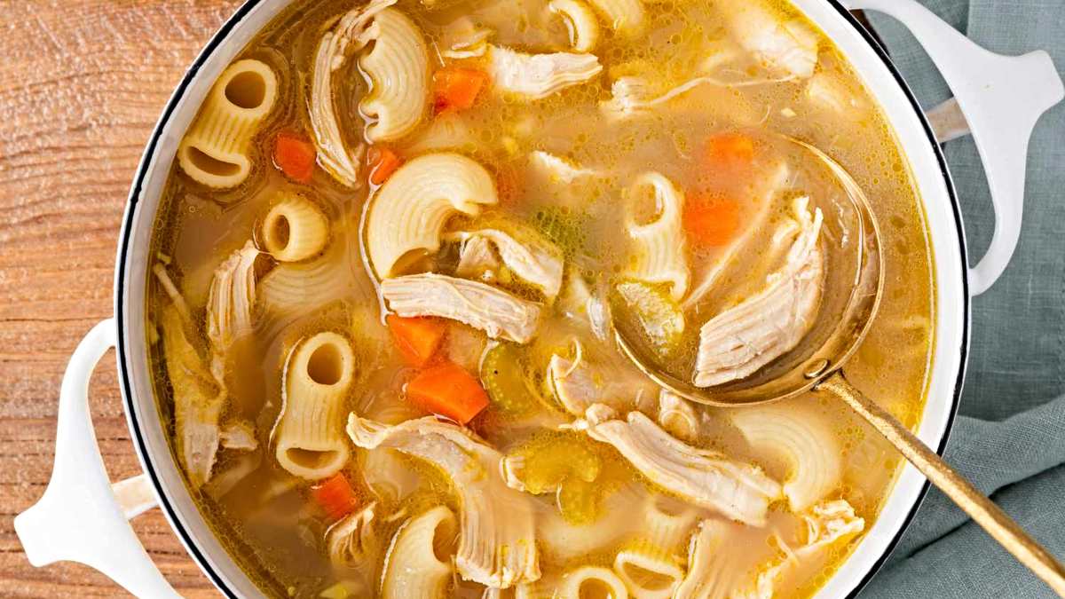 Macaroni Soup Recipe: बारिश के मौसम में बनाएं टेस्टी और हेल्दी मैकरोनी सूप, जानिए घर पर बनाने की आसान विधि