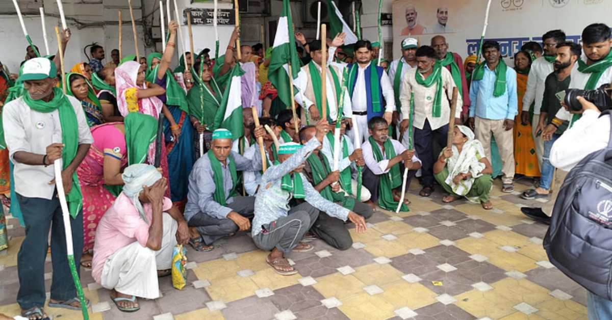आय दोगुनी छोड़ो, डेढ़ गुनी भी…AC कमरों में बैठे हुए अधिकारी दलाली करने में व्यस्त, किसानों ने प्रदर्शन कर बोला हमला