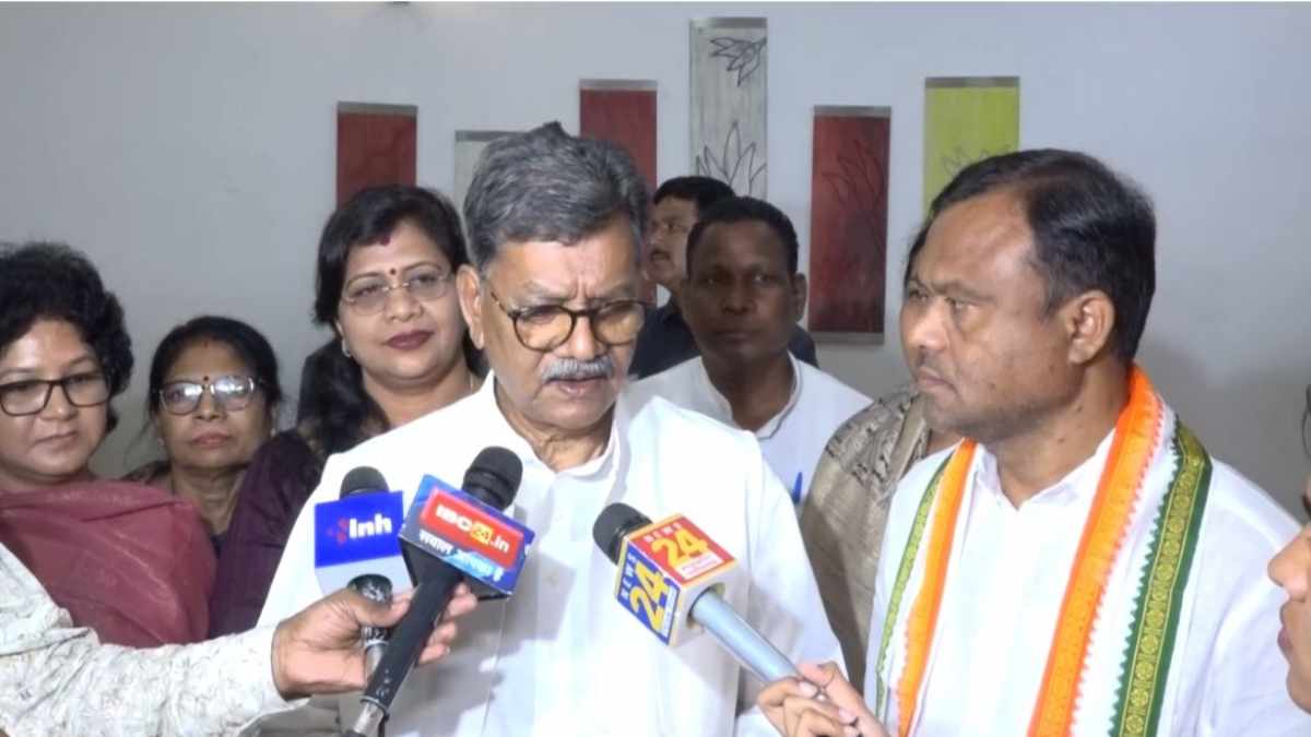 सौम्य महंत का अक्रामक रूप : कहा- विधानसभा में लाठी लेकर जाएंगे, बीजेपी बोली- गांधी का सिर्फ नाम इस्तेमाल करती है कांग्रेस