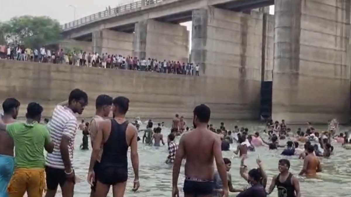 मिरौनी बैराज बना पिकनिक स्पॉट, जान जोखिम में डालकर लोग कर रहे मस्ती, दो बच्चों की मौत के बाद भी प्रशासन ने नहीं की सुरक्षा व्यवस्था, न गार्ड तैनात न कोई चेतावनी बोर्ड
