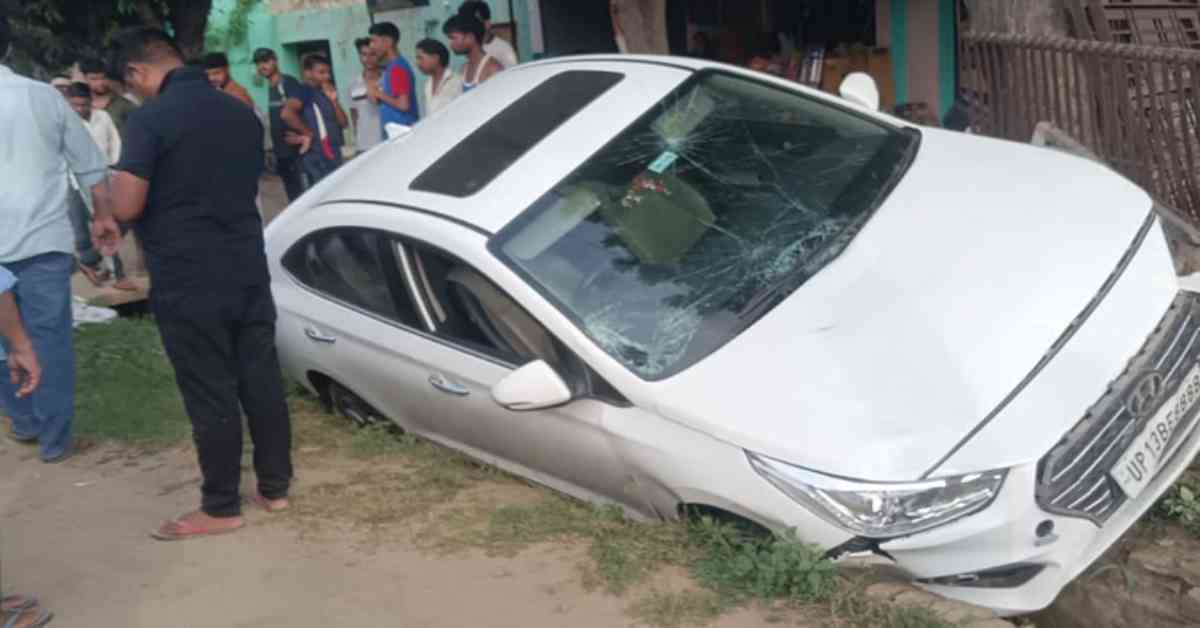 मौत की ठोकरः पैदल जा रहे बाप-बेटे को कार ने रौंदा, फिर नाले में जा फंसा वाहन, मंजर देख चीख पड़े लोग