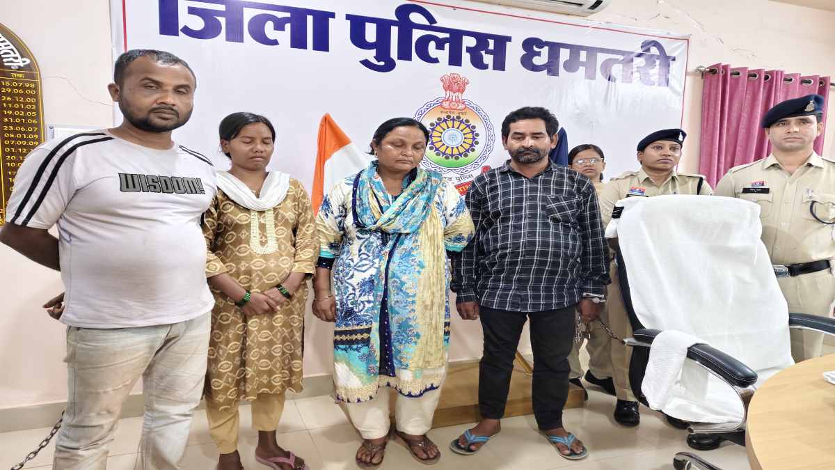 मंदिरों में चोरी करना वाला गैंग गिरफ्तार : वारदात को अंजाम देने से पहले करते थे रेकी, आरोपियों के कब्जे से सोने का मुकुट, लॉकेट, चरण पादुका, स्कूटी समेत अन्य चोरी के सामान जब्त