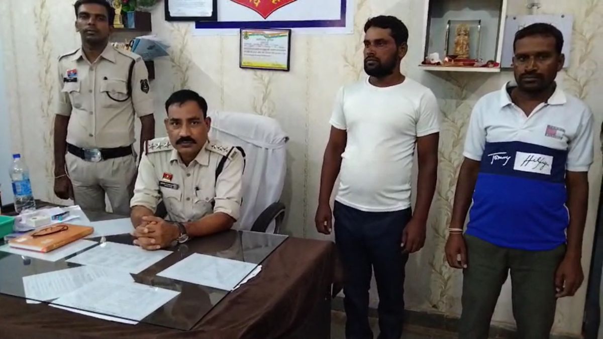 CG Crime News : चौकी प्रभारी से मारपीट, दो आरोपी गिरफ्तार, जानिए क्या है मामला