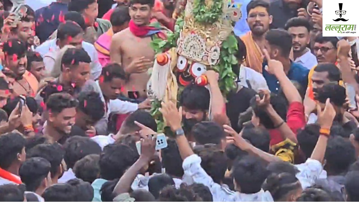Rath Yatra 2025: भक्तों की पीड़ा हरने मंदिर से बाहर निकले महाप्रभू जगन्नाथ, रथ खींचने उमड़ी श्रद्धालुओं की भीड़