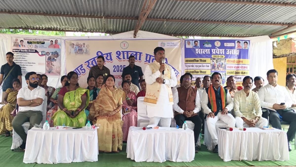 शाला प्रवेश उत्सव : मंत्री केदार कश्यप ने बच्चों का किया स्वागत, बोले- शिक्षा ही समाज और व्यक्ति के विकास की असली ताकत