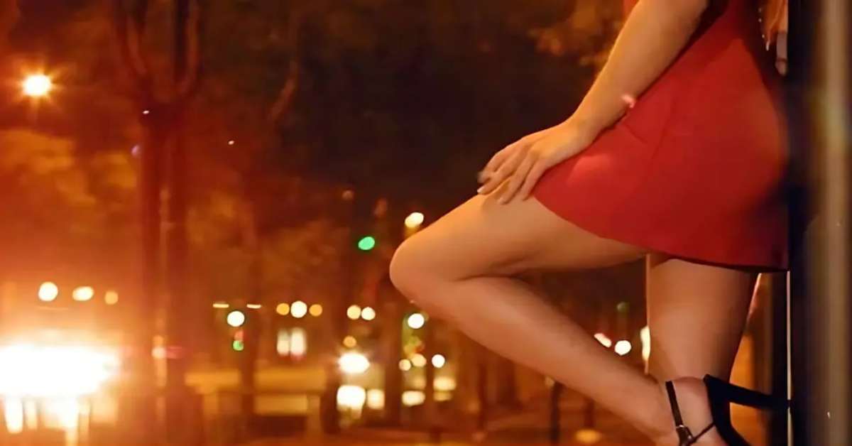 धर्मनगरी में जिस्म का सौदाः गेस्ट हाउस में चल रहा था हवस का खेल, 3 महिला और 2 पुरुष को देख पुलिस को भी आ गई शर्म