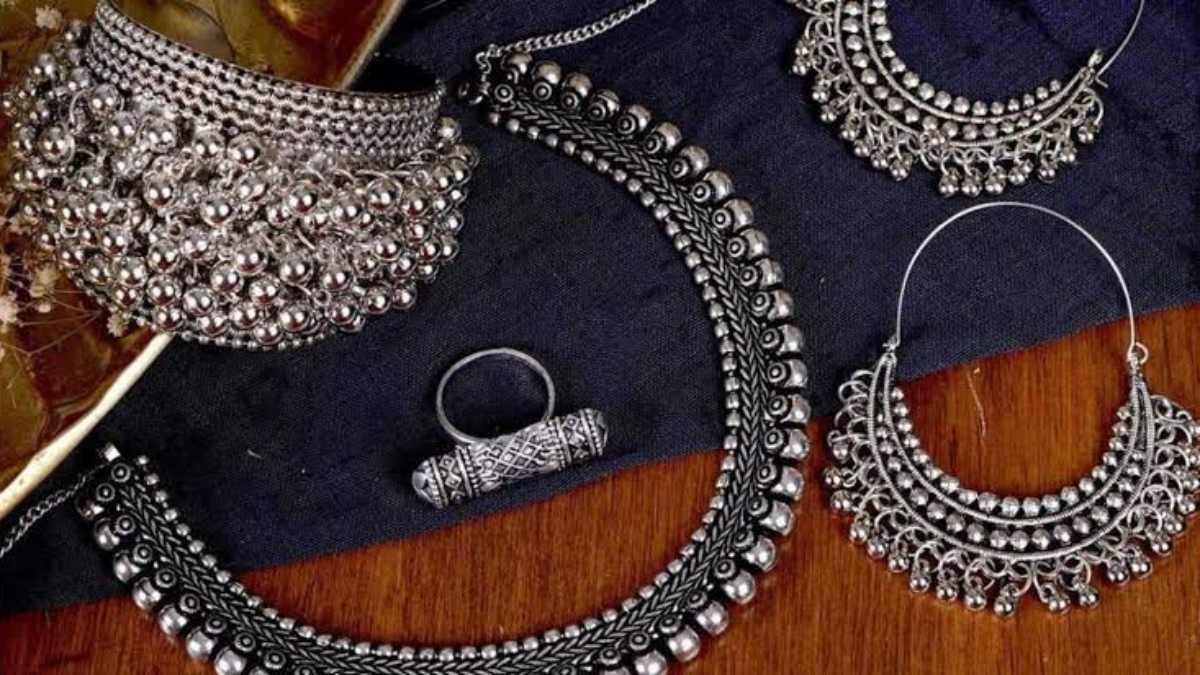 ट्रेंडी हैं Oxidised Jewellery, इस तरह से रखने पर बरकरार रहती है चमक…