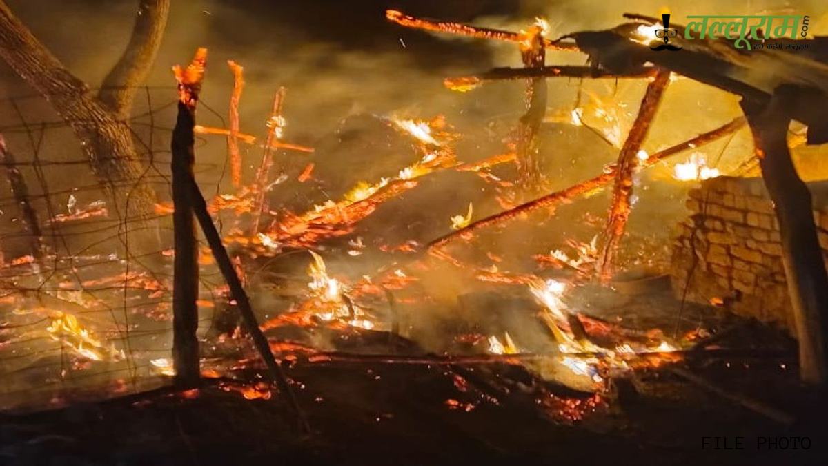 खाली घर में लगी आग, शॉर्ट सर्किट की आशंका, जांच जारी