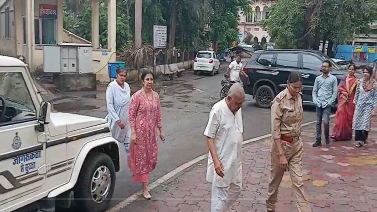 धर्मांतरण मामले में जॉय स्कूल के मालिक अखिलेश मेबन गिरफ्तारः पत्नी और बेटे को भी पुलिस ने किया अरेस्ट, बहू कैप्टन आकांक्षा अरोड़ा का धर्म परिवर्तन कराने का आरोप