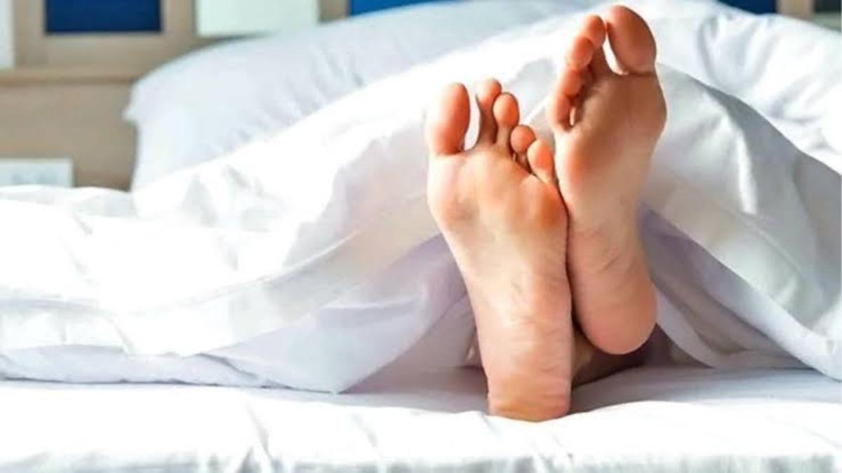 आर्थिक तंगी और मानसिक अशांति से हैं परेशान ? कहीं आप भी इन 3 चीजों के पास पैर रखने की तो नहीं कर रहे गलती…