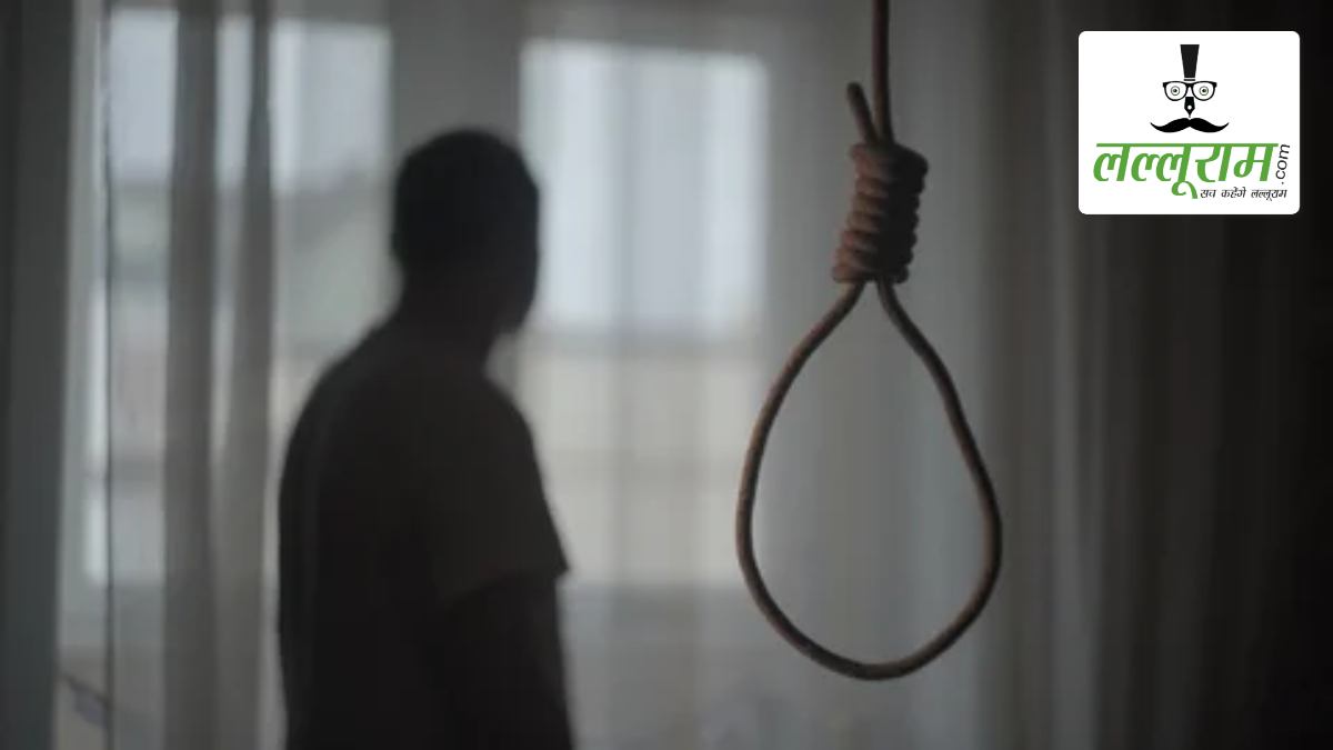 संदिग्ध परिस्थितियों में युवक की मौत: देर रात स्टेटस में लिखा था – ‘आखिरी बार देख लो’, सुबह महुआ पेड़ पर लटका मिला शव, हत्या या आत्महत्या ? जांच में जुटी पुलिस