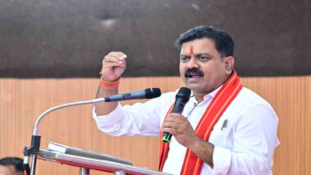 ‘बीजिंग से बस्तर तक’ : डिप्टी सीएम विजय शर्मा ने कहा – माओवादियों ने खुद को आदिवासियों का हितैषी बताया पर उन्हीं का खून बहाया, हजारों निर्दोष मारे गए, अब बदल रहा बस्तर, बीजिंग की घटना को भी किया याद