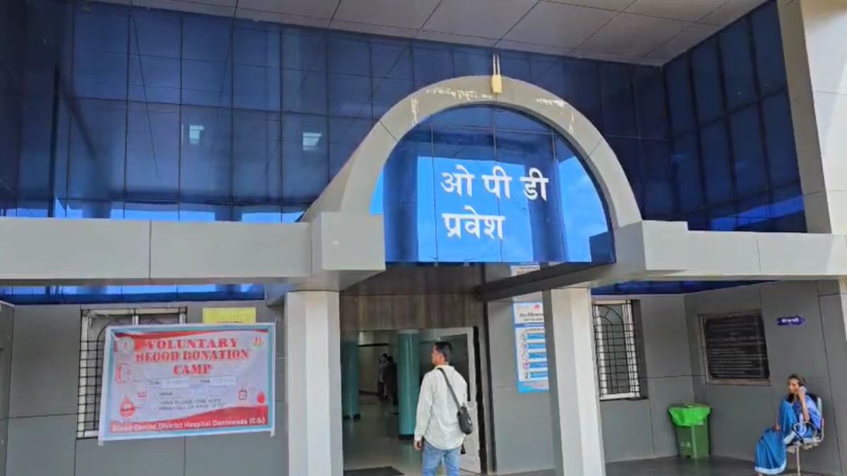 अस्पताल के बाथरूम में नाबालिग छात्रा ने बच्चे को दिया जन्म, फिर टॉयलेट सीट में फेंका, जांच में जुटी पुलिस
