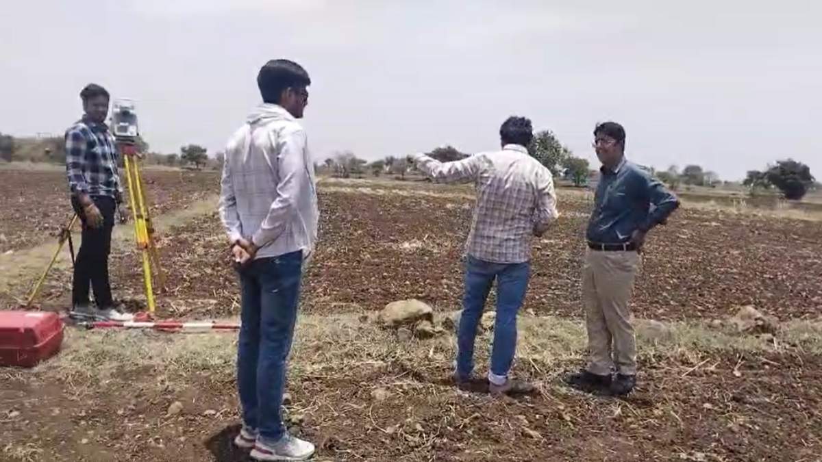 बड़ी खबरः किसान आत्महत्या मामले में नायब तहसीलदार, पटवारी, बाबू और एक कर्मचारी निलंबित
