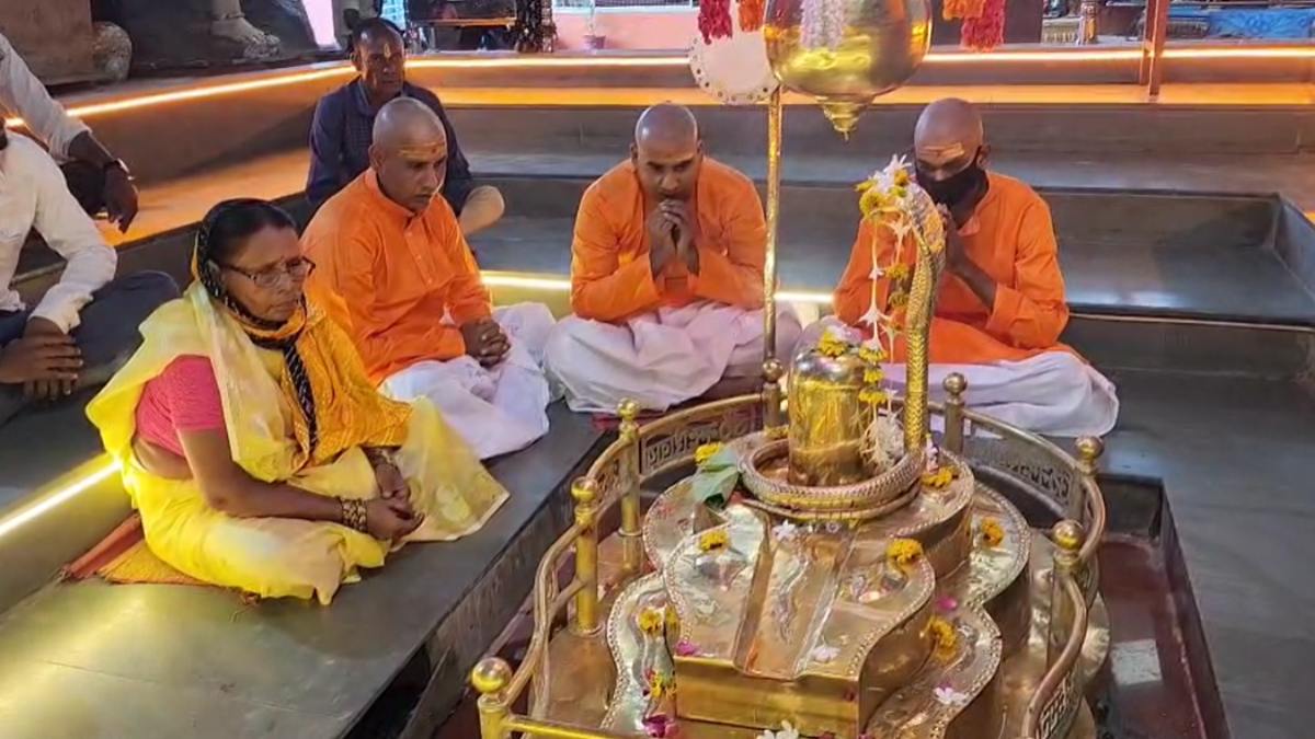 एक ही परिवार के 4 लोगों ने अपनाया सनातन धर्म: हसीना बनी रुक्मिणी, फरीद बना अक्षय, असलम बने अजय और राशिब को दिया राजकुमार नाम