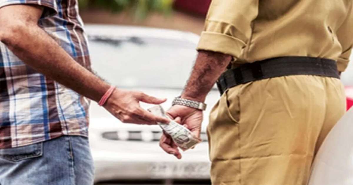 ‘दाम दोगे तो काम हो जाएगा’, SI और आरक्षी ने मांगी घूस, शिकायत हुई तो कानून के ‘सौदागरों’ पर चला हंटर
