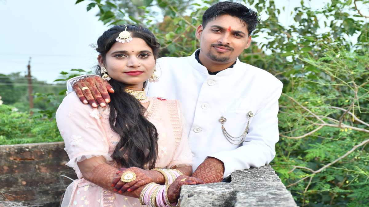 डोंगरगढ़ में मिला 6 दिन से लापता नवविवाहित जोड़ा, पुलिस ने सकुशल परिजनों को सौंपा, जानिए क्यों घर से निकल गए थे पति-पत्नी