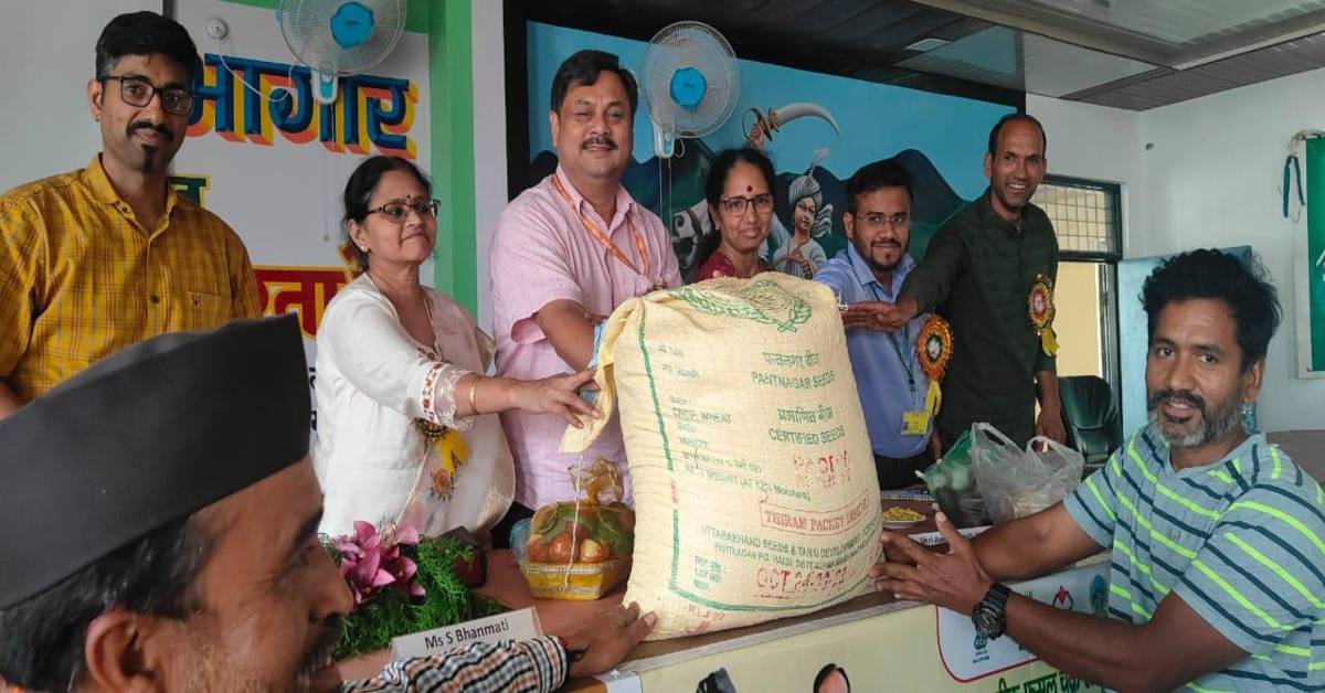 ‘जलवायु अनुकूल खेती करें’, कृषि अधिकारियों ने किसानों से किया संवाद, कहा- वैज्ञानिक तकनीकों से जुड़ें, आत्मनिर्भर बने