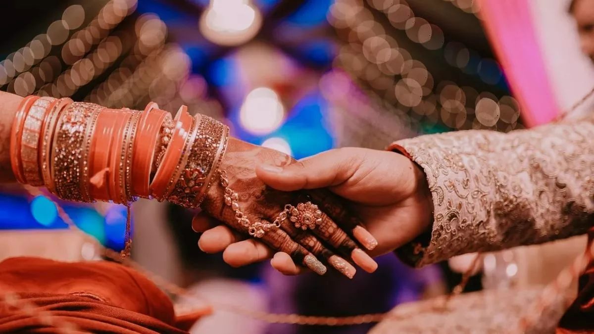 बिन बुलाए मेहमान: रिसेप्शन पार्टी में घुसे शराबी, दुल्हन समेत आधा दर्जन लोगों को पीटा