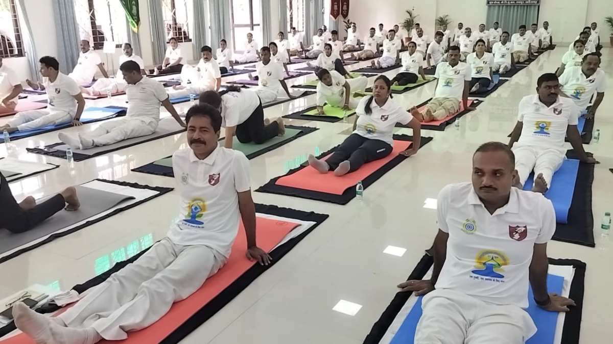CRPF कैंप में योग शिविर का आयोजन, ADG बोले – मानसिक संतुलन को बेहतर बनाने के लिए योग बहुत ही कारगर