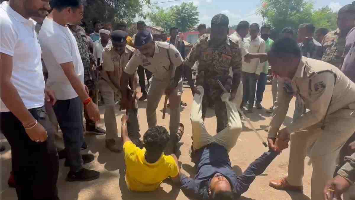 ट्रैक्टर चालकों ने किया चक्काजाम, कहा – रेत माफियाओं को नेताओं का संरक्षण, अवैध तस्करी में लगे हाईवा-ट्रकों पर नहीं हो रही कार्रवाई, ट्रैक्टर वालों को ही बनाया जा रहा निशाना