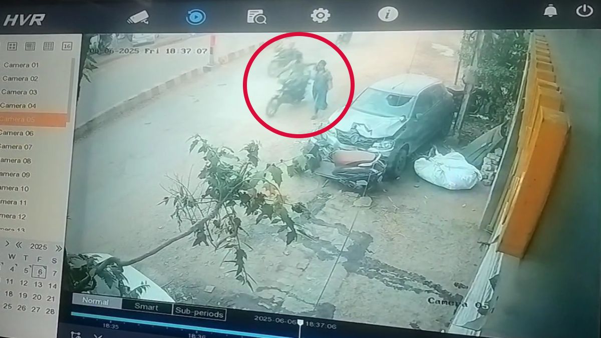 महिला क्लर्क से मोबाइल लूटः बाइक सवार बदमाशों ने वारदात को दिया अंजाम, घटना सीसीटीवी कैमरे में कैद