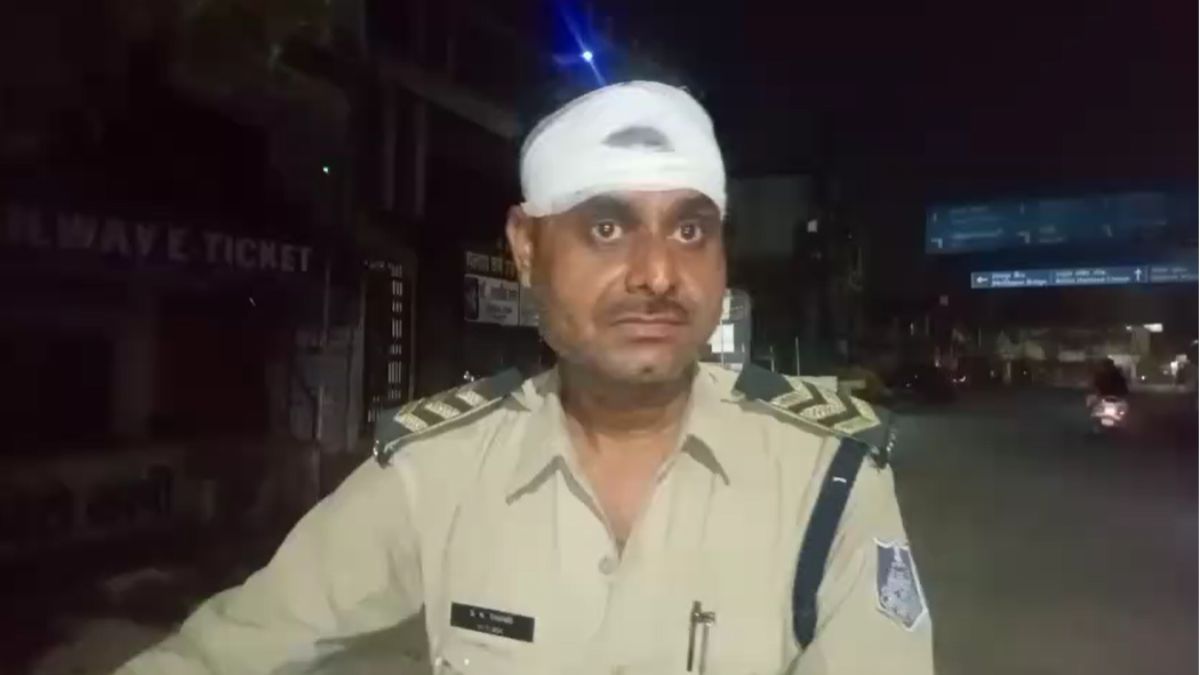 संपत्ति विवाद को लेकर हमले का वीडियो आया सामनेः पथराव में एक पुलिसकर्मी घायल, काउंटर केस दर्ज, आरोपियों की तलाश जारी