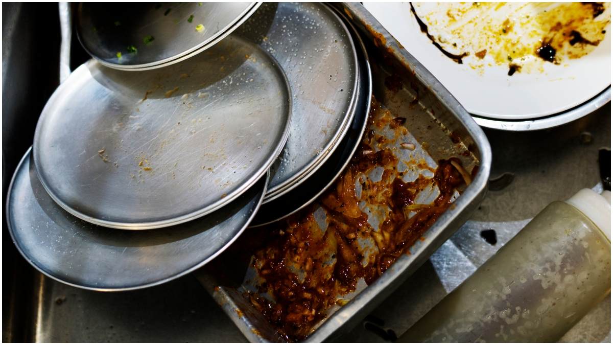 घी-तेल वाले चिकने बर्तन अब नहीं करेंगे परेशान, अपनाएं ये आसान घरेलू नुस्खे