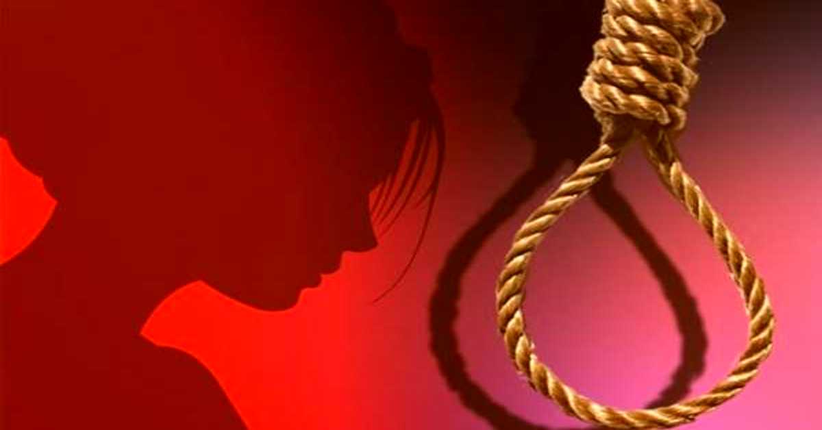 कहीं LOVE का मैटर तो नहीं! 12वीं की छात्रा ने मां की साड़ी से लगाई फांसी, मचा कोहराम, वजह खंगालने में जुटी खाकी