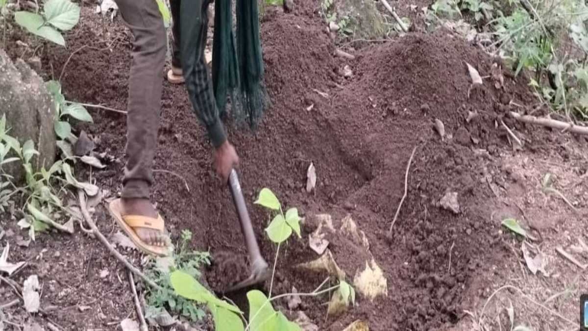सर्चिंग ऑपरेशन में मिला नक्सलियों का छुपाया हुआ राशन, पुलिस ने की माओवादियों से मुख्यधारा में लौटने की अपील…