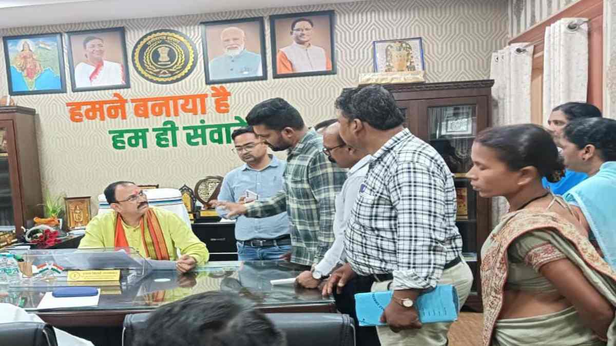 अंबेडकर अस्पताल में कॉल मी सर्विस का ठेका होगा निरस्त, स्वास्थ्य कर्मचारी संघ की मांग पर स्वास्थ्य मंत्री ने दिया आश्वासन