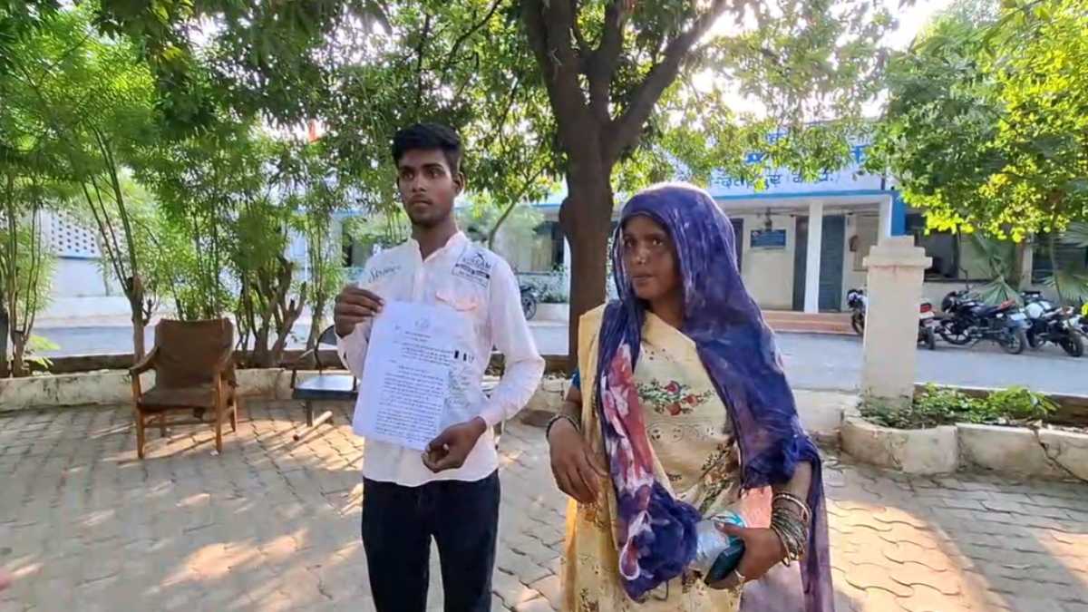राजा रघुवंशी कांड का खौफः बेटे को लेकर SP ऑफिस पहुंची मां, बोली- साहब बहू मार देगी, उसका किसी गैर मर्द से संबंध