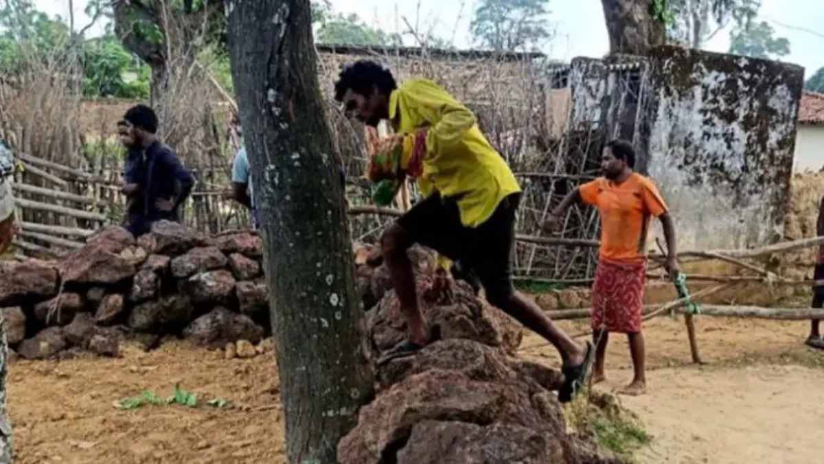 CG Double murder : पत्नी और बेटी की हत्या कर फांसी लगाने की तैयारी कर रहा था युवक, छप्पर तोड़कर पहुंची पुलिस