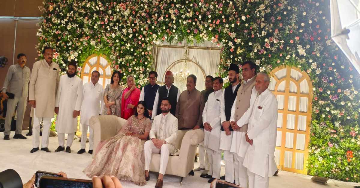 Rinku Singh-Priya Saroj Engagemen: रिंकू सिंह के हाथ थामते ही रो पड़ीं प्रिया सरोज, नेता-अभिनेता के बीच दोनों ने एक-दूसरे को पहनाई अंगूठी