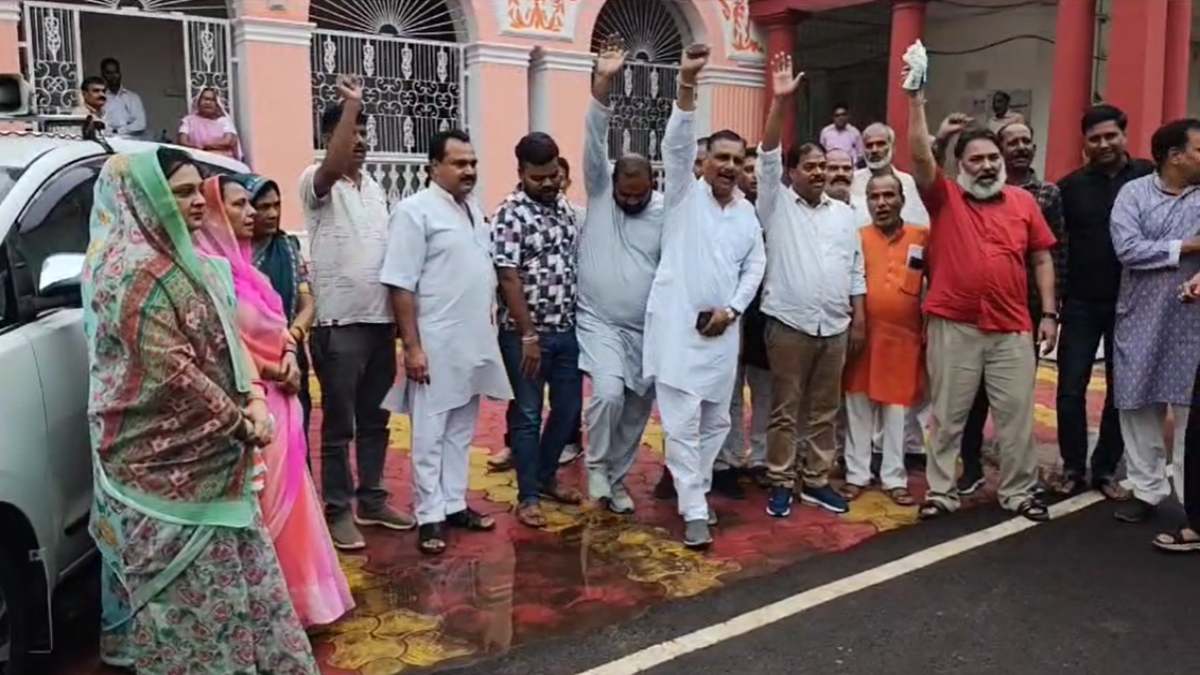 नपा अध्यक्ष और पार्षदों के बीच विवाद: कलेक्टर ने ली बीजेपी पार्षदों की क्लास, 24 को दिल्ली में मिलेंगे सिंधिया से, जिला अध्यक्ष बोले- मजाक में ली होगी कसम