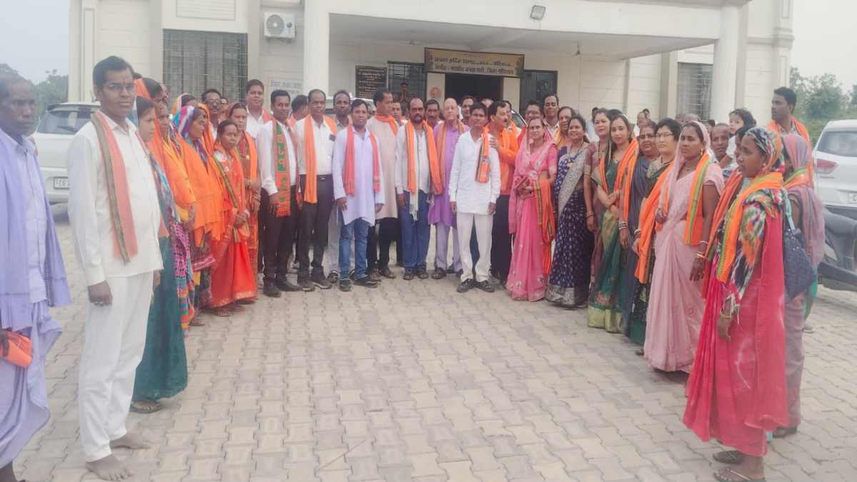 कांग्रेस को बड़ा झटका : 4 बार के ब्लॉक अध्यक्ष समेत 31 कांग्रेसियों ने थामा भाजपा का हाथ, पार्टी बदलने की बताई ये बड़ी वजह…