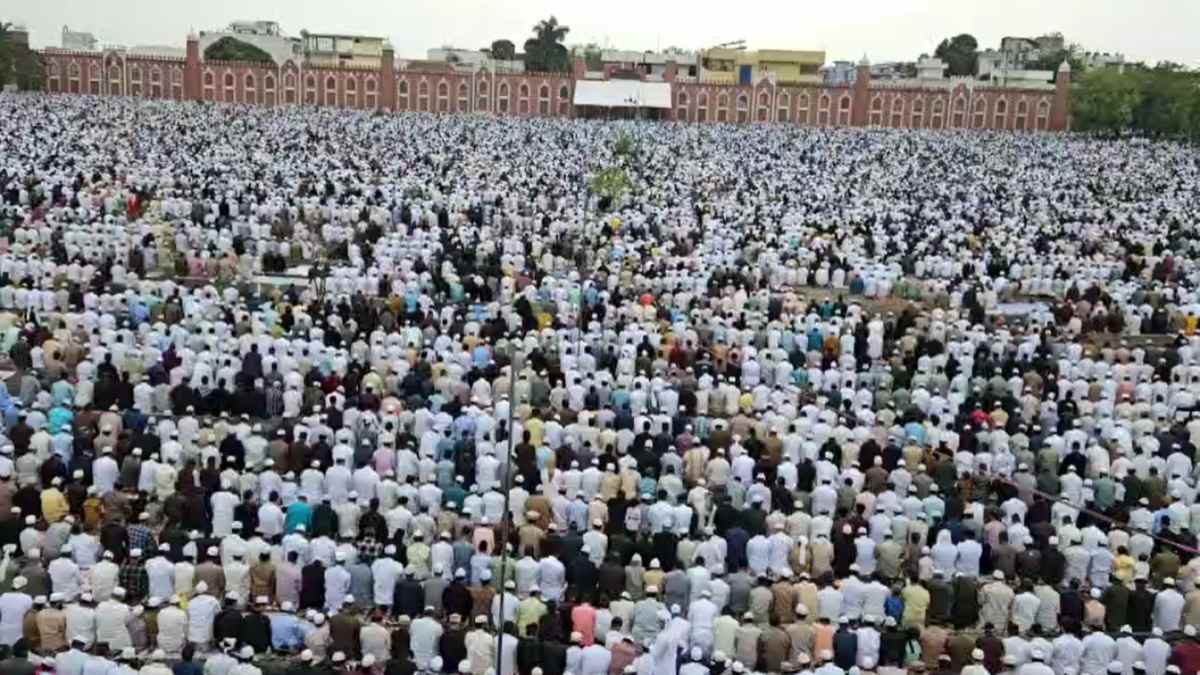 ईद-उल-अजहा की नमाज: भोपाल की ईदगाह में शहर काजी ने अदा कराई नमाज, मांगी मुल्क की सलामती की दुआ