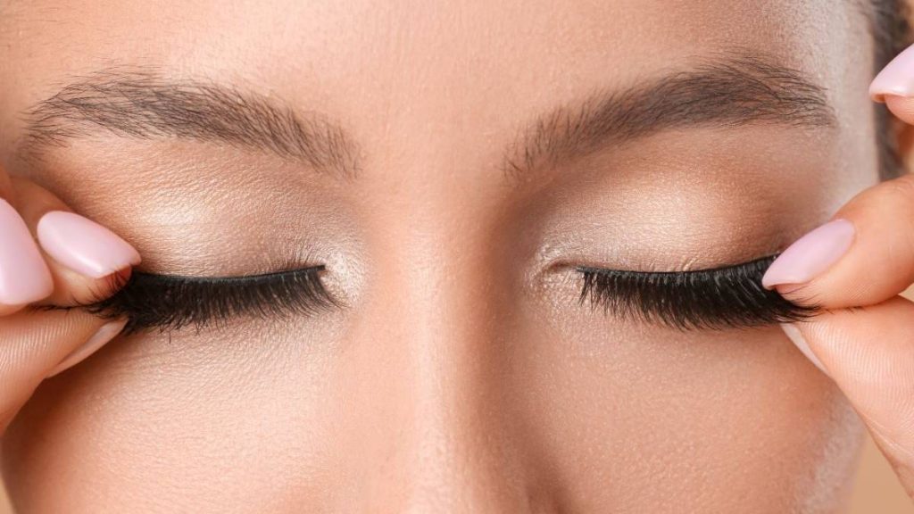 Fake Eyelashes Disadvantages