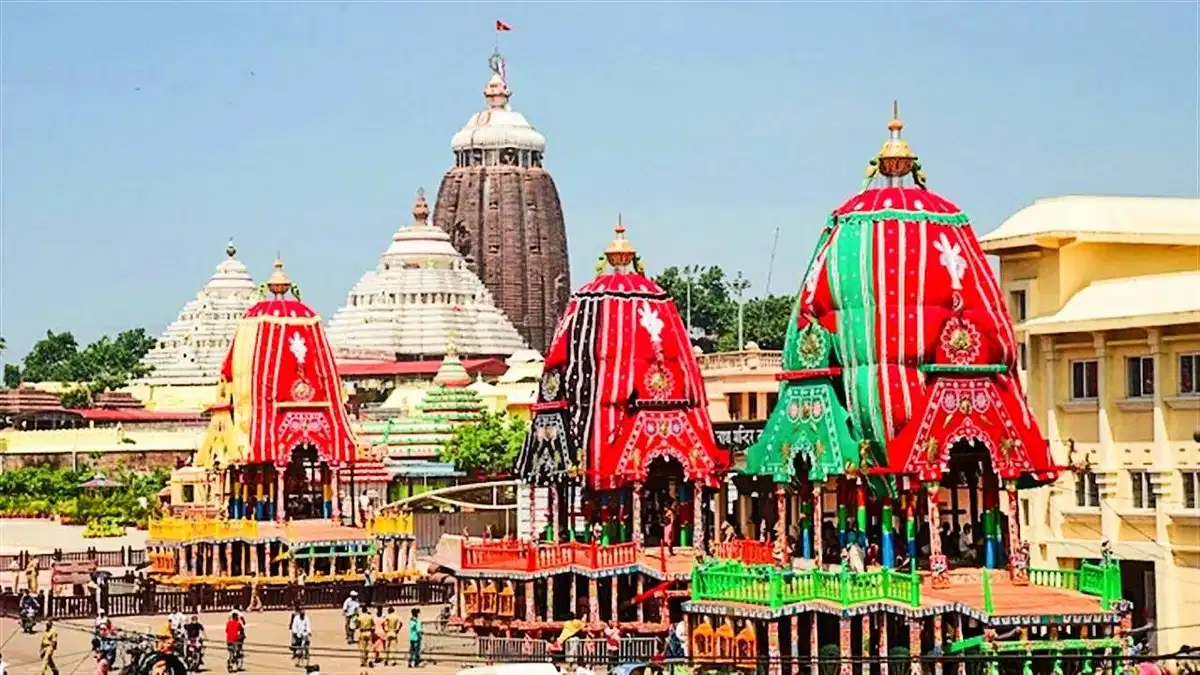 पुरी श्रीमंदिर में फिर से सुरक्षा भंग, वायरल तस्वीरों से आक्रोश