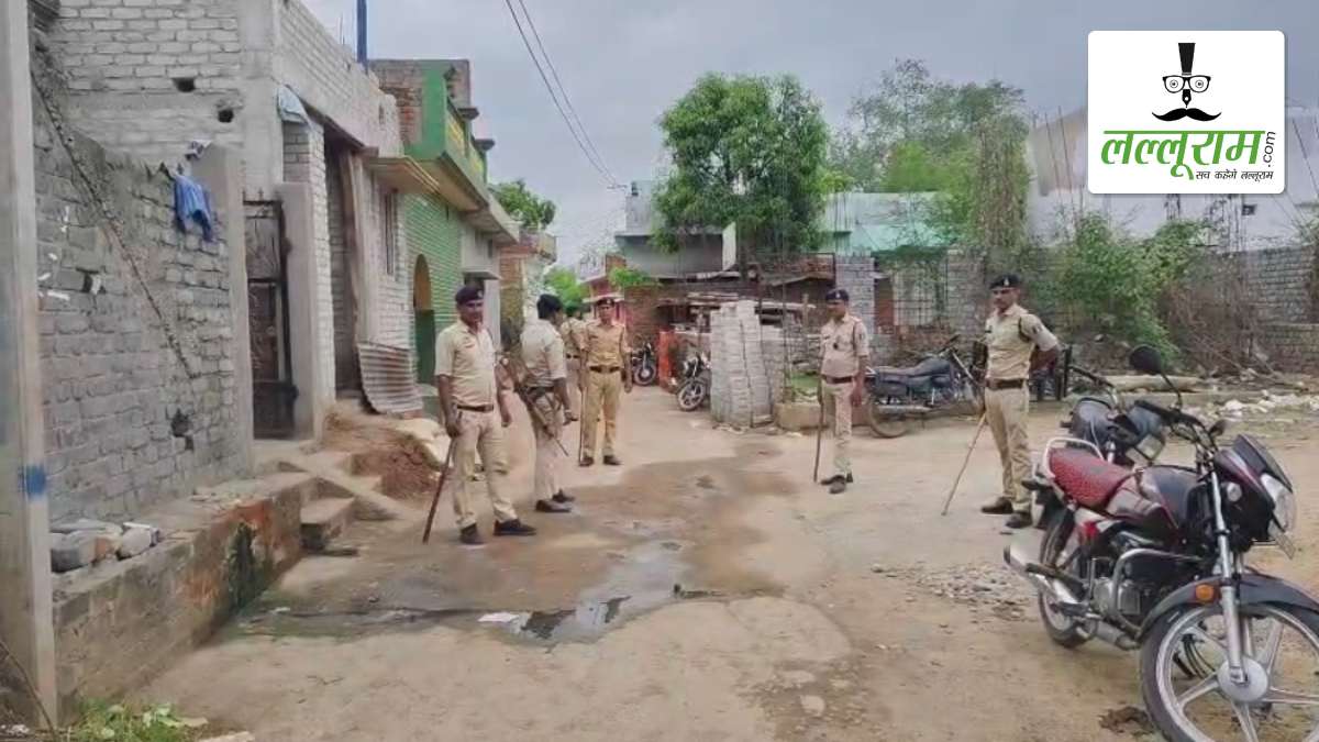 दो गुटों की हिंसक भिड़ंत से मचा हड़कंप : एक-दूसरे पर बैट-स्टंप और धारदार हथियार से किया हमला, 6 आरोपी गिरफ्तार, मौके पर भारी पुलिस बल तैनात