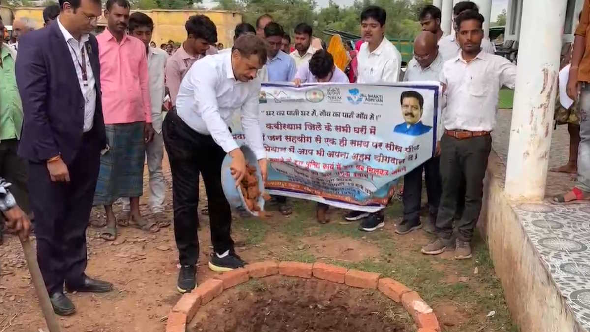 मोर गांव – मोर पानी महाअभियान : कबीरधाम ने जल संरक्षण में बनाए दो वर्ल्ड रिकॉर्ड, दिनभर में खोदे गए एक लाख सोख्ता, एक लाख से अधिक लोगों ने ली शपथ…