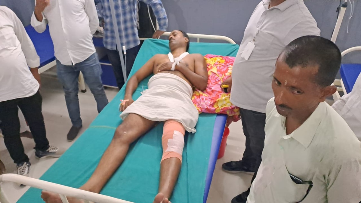Kaimur Road Accident : कैमूर में तेज रफ्तार ऑटो पेड़ से टकराई, बेटे की मौत, पिता गंभीर