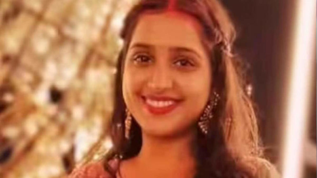 मैथिली के निधन पर पूरा गांव शोक में डूबा, वह महाराष्ट्र के न्हावा की पहली केबिन क्रू थी