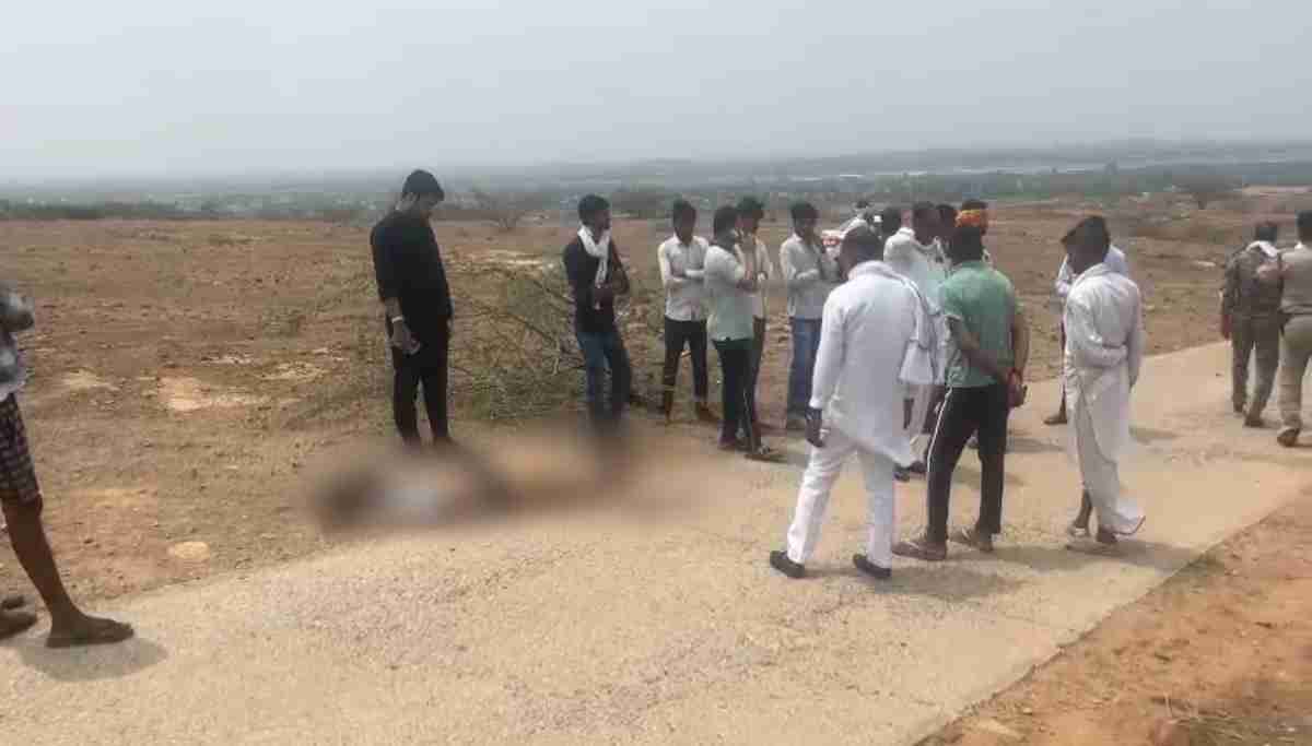सड़क किनारे अर्धनग्न लाश मिलने से हड़कंप, जांच में जुटी पुलिस, जताई ये आशंका