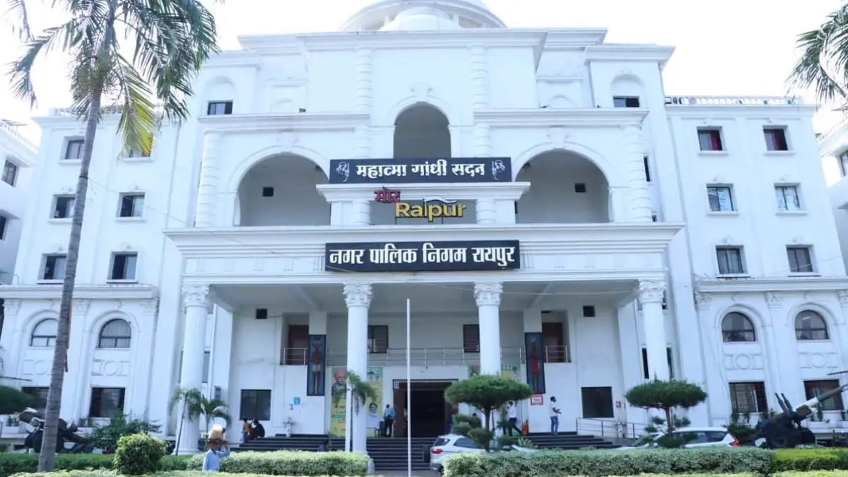 Raipur News: मुक्तिधाम के काम में लापरवाही, उपअभियंता को नोटिस