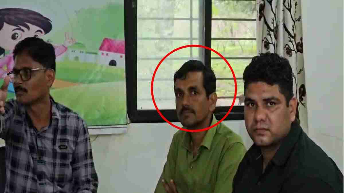 1 हजार में पटवारी ने बेच दिया ईमान: लोकायुक्त ने पैसे लेते रंगे हाथों किया गिरफ्तार, इस काम के एवज में किसान से ले रहा था रिश्वत