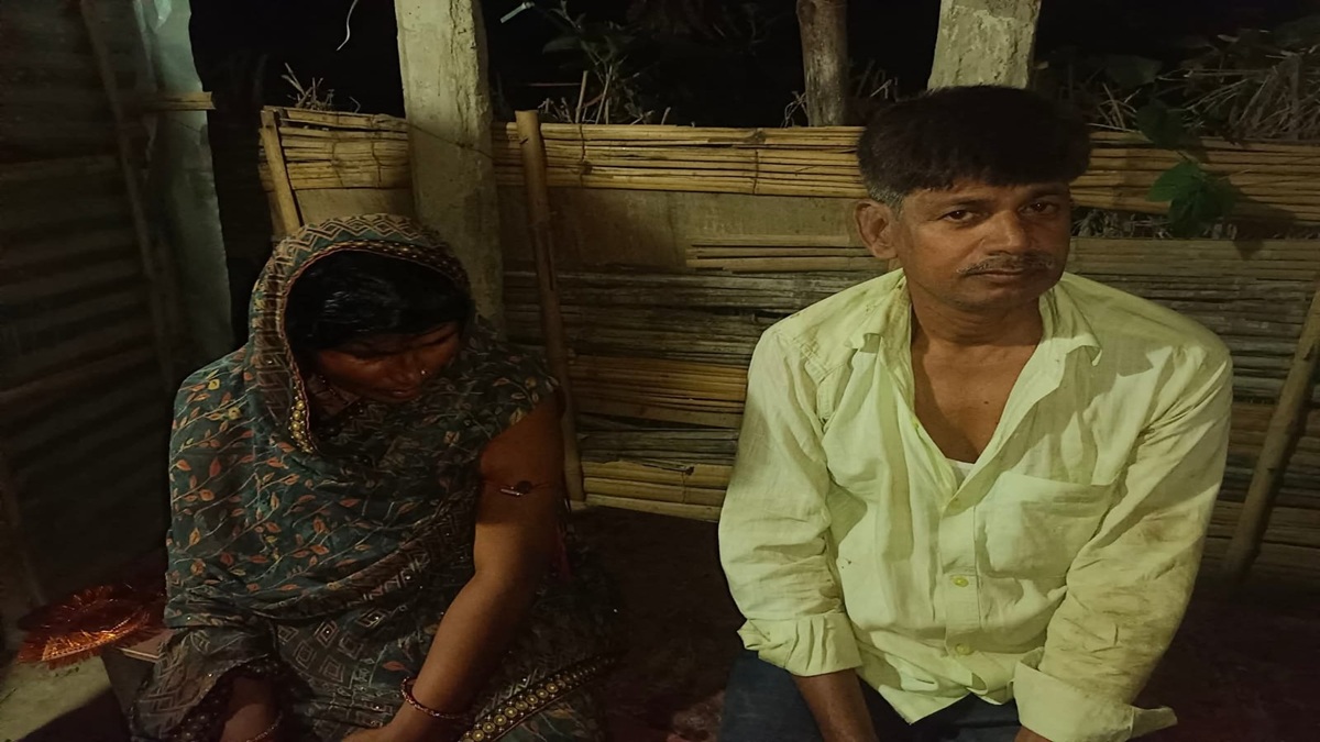 Principal Love Marriage : प्रधानाध्यापक और विधवा की प्रेम कहानी बनी पंचायत की शादी, रंगे हाथ पकड़े गए, दोनों के है 5-5 बच्चे , जानें क्या है इनकी पूरी कहानी!