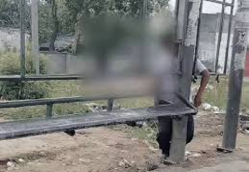 लुधियाना : बस स्टैंड पर लोहे के एंगल में लटकी मिली युवक की लाश, इलाके में फैली सनसनी