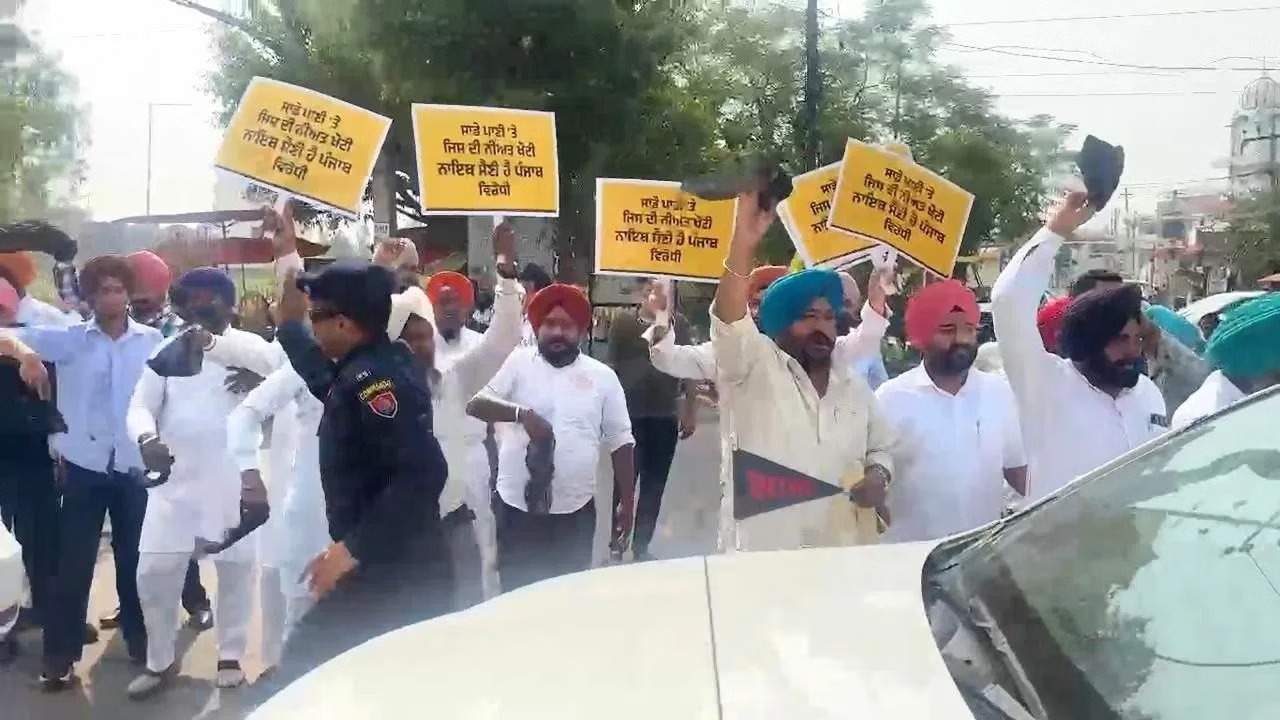 लुधियाना : हरियाणा के CM को जनता ने दिखाए काले झंडे, लगाएं ये नारे