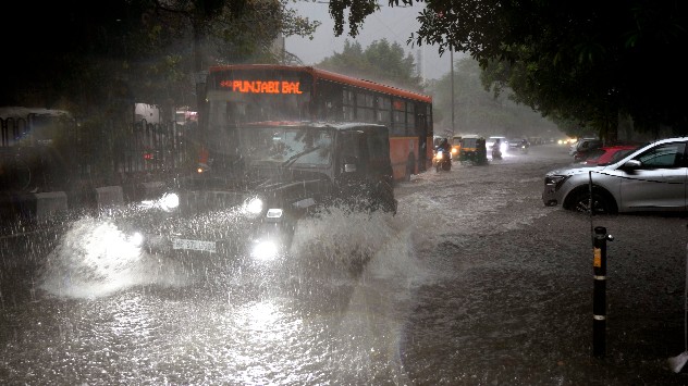 बारिश ने जून में ही तोड़ा रिकॉर्ड, पंजाब में भारी बारिश का अलर्ट जारी